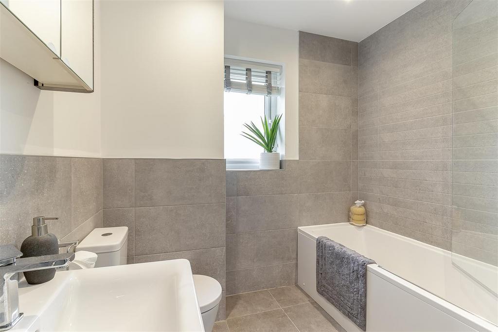 Bathroom - B.jpg
