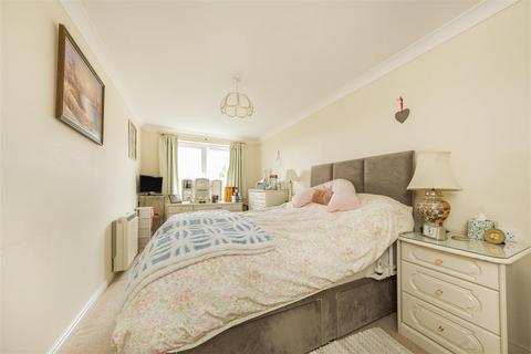2 bedroom flat for sale, Alma Road, Windsor