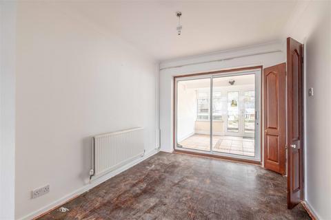 21 Carter Close, Windsor, SL4 3QX