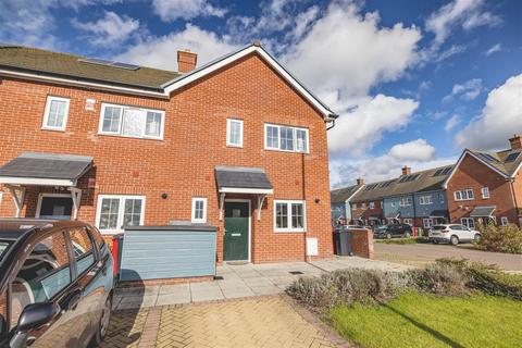 3 bedroom end of terrace house for sale, Kerswell Close, Slough