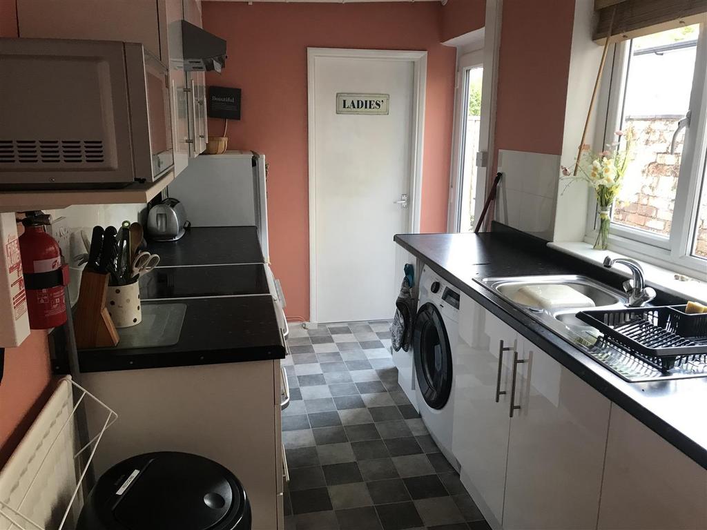 Stanley Road, Coventry 4 bed house share £465 pcm (£107 pw)