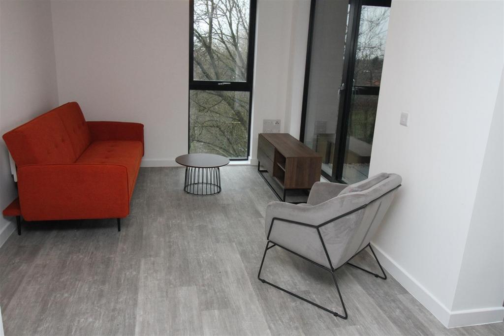 Seymour Grove, Manchester M16 2 bed apartment to rent £1,500 pcm (£