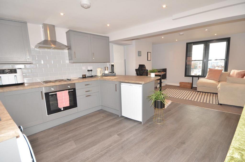 Humber Dock Street, Hull, HU1 2 bed apartment to rent £950 pcm (£219 pw)