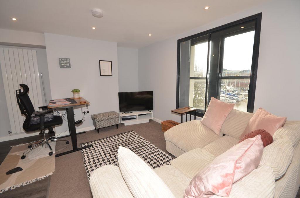 Humber Dock Street, Hull, HU1 2 bed apartment to rent £950 pcm (£219 pw)