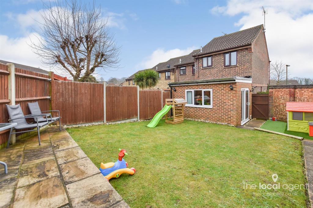 Parthia Close, Tadworth 2 bed semidetached house for sale £400,000