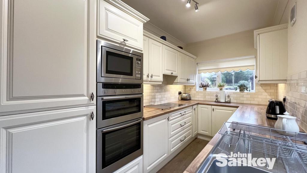 Berry Hill Road, Mansfield 3 bed semidetached house for sale £240,000