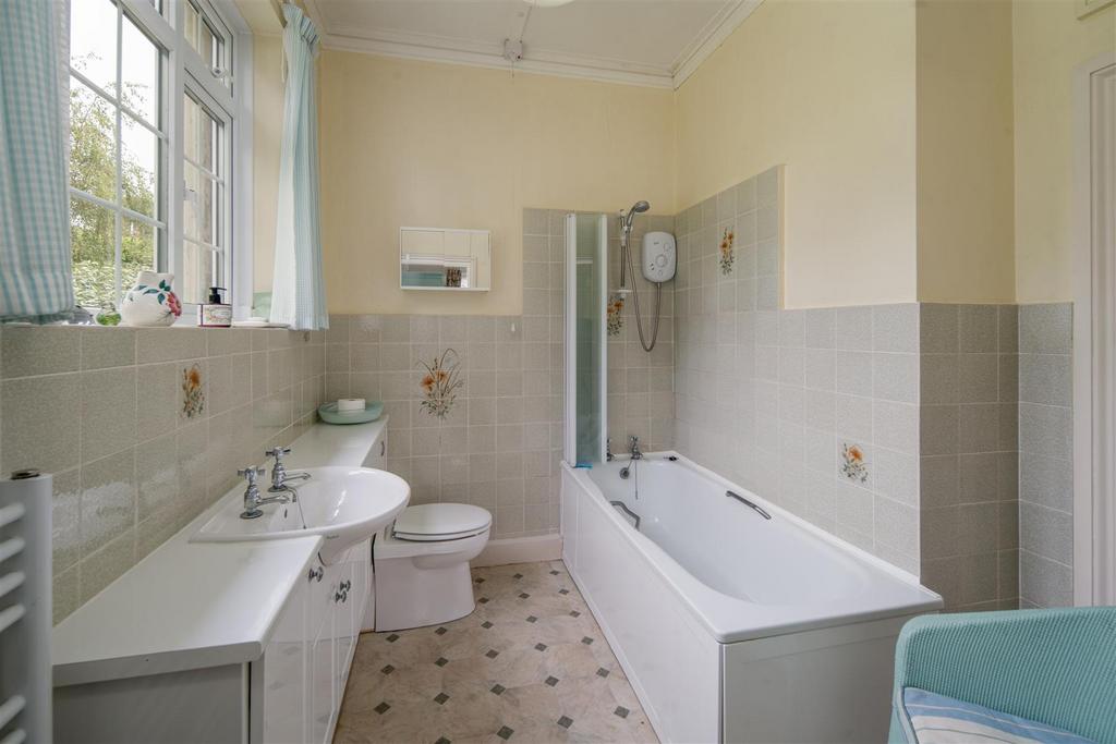 Jack n' Jill Bathroom