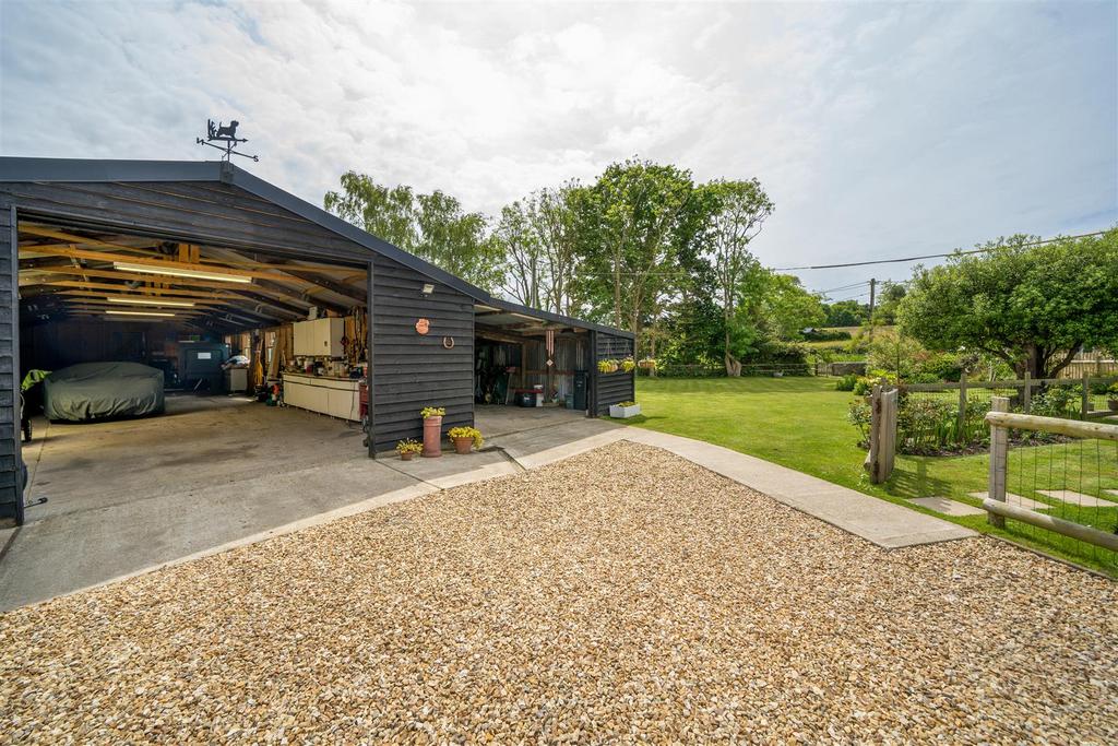 Large Garage/Barn