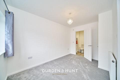 22 Sims Close, Romford, RM1 3QT