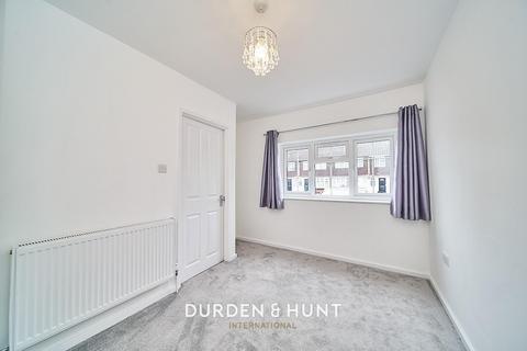 22 Sims Close, Romford, RM1 3QT