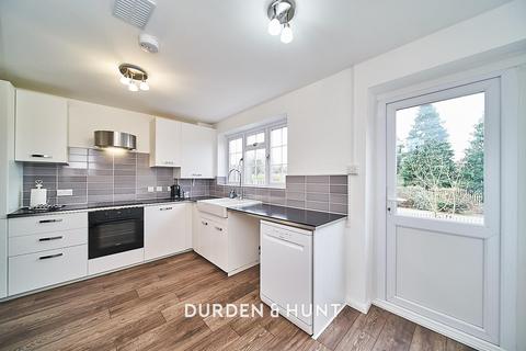 22 Sims Close, Romford, RM1 3QT