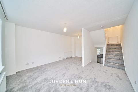 22 Sims Close, Romford, RM1 3QT