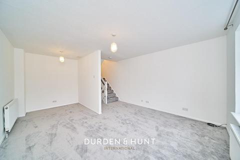22 Sims Close, Romford, RM1 3QT