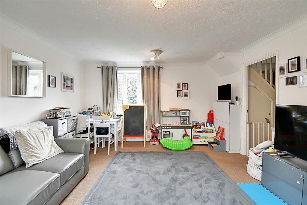 Heathgate, Hertford Heath SG13 2 bed end of terrace house £400,000