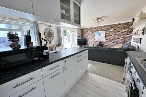 3 bedroom chalet for sale, Gurnard Pines, Cowes