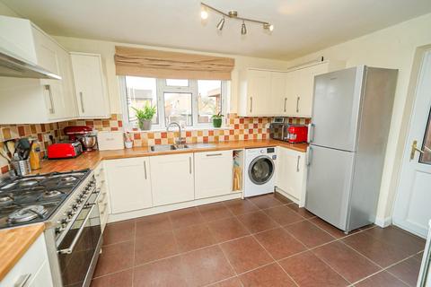 3 bedroom semi-detached house for sale - Highfield Road, Leighton Buzzard