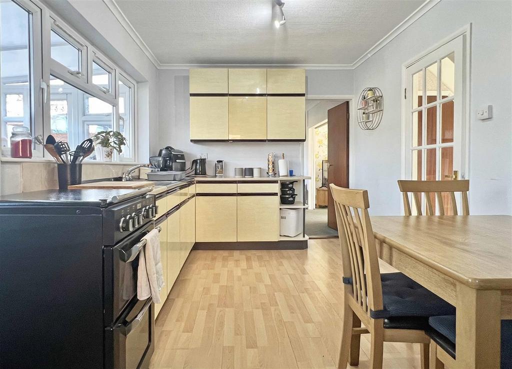 Kent Gardens, Braintree 3 bed detached house for sale £425,000