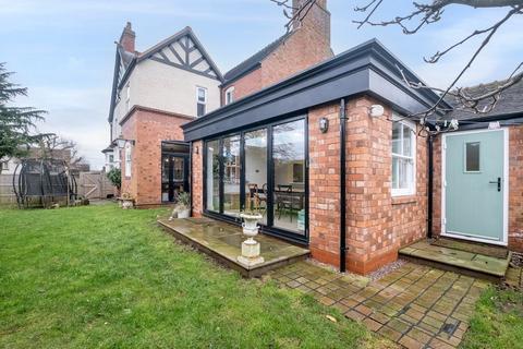 120 Walsall Road, Lichfield, WS13 8AF