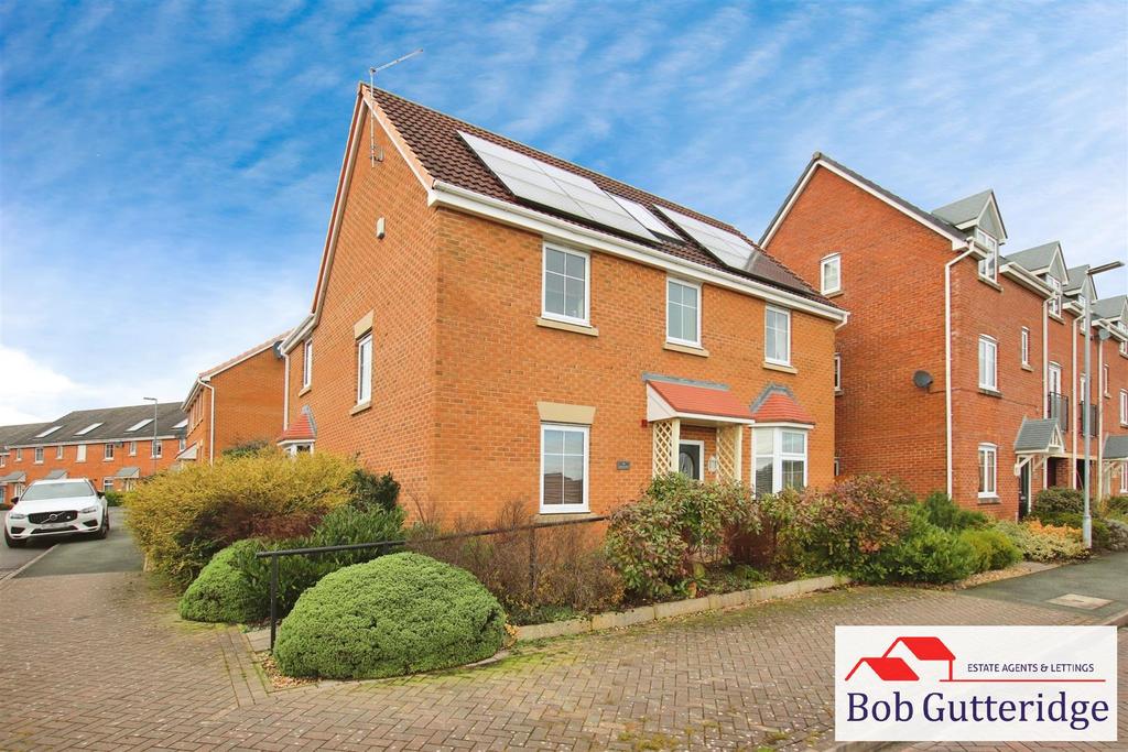 Sutton Avenue, Silverdale, Newcastle 4 bed detached house for sale £