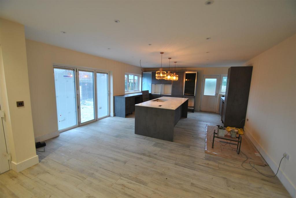 Kitchen / dining (bungalow)