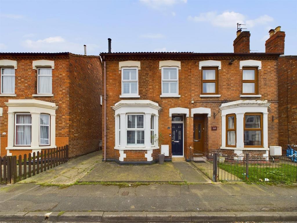 Armscroft Road, Elmbridge, Gloucester 4 bed semidetached house for