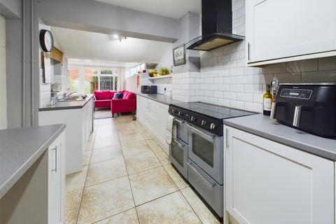 12 Armscroft Road, Gloucester, GL2 0SQ