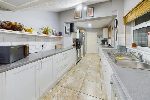 12 Armscroft Road, Gloucester, GL2 0SQ