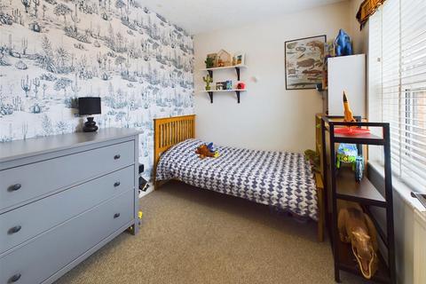 12 Armscroft Road, Gloucester, GL2 0SQ