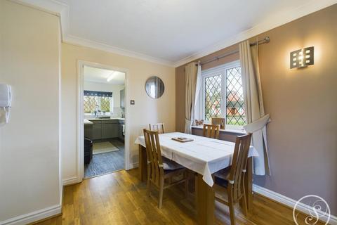 2 bedroom flat for sale, Highthorne Court, Shadwell, Leeds