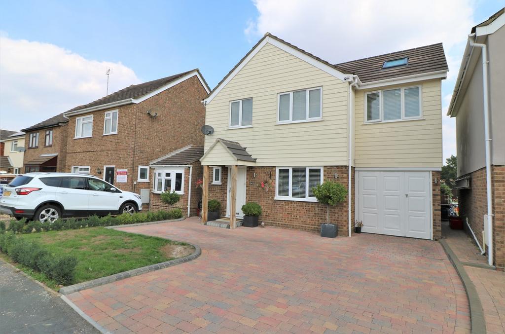 Clover Drive, Thorrington, Colchester, CO7 4 bed detached house for