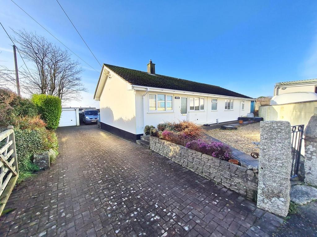 Farm Lane, Helston TR13 3 bed detached bungalow for sale £385,000