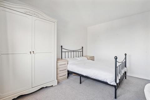 2 bedroom flat to rent, Canterbury Crescent, London