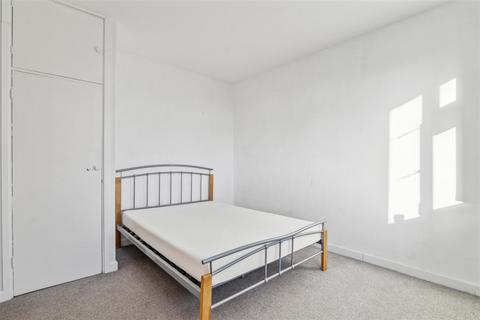 2 bedroom flat to rent, Canterbury Crescent, London