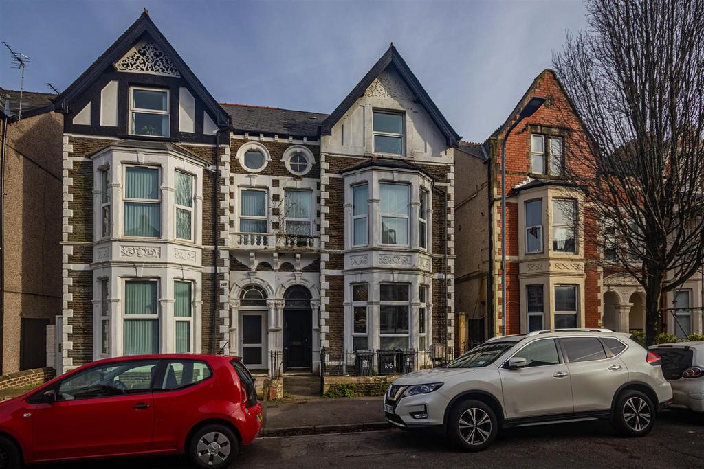Connaught Road, Cardiff CF24 2 bed flat for sale £150,000