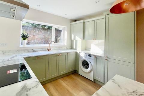2 Chart Lane, Brasted, Westerham, TN16 1LN