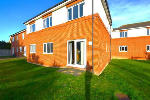 Flat 4, Aspen Green, 543 Ashingdon Road, Rochford, SS4 3HX