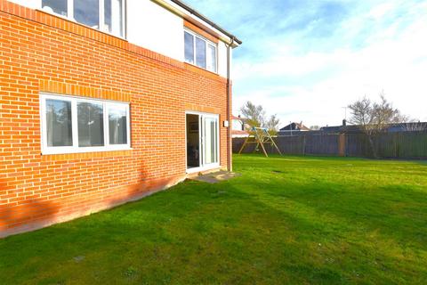 Flat 4, Aspen Green, 543 Ashingdon Road, Rochford, SS4 3HX