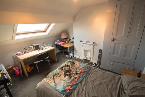 1 bedroom in a house share to rent, 21 Trelawn Terrace (Room 6), Headingley, Leeds, LS6 3JQ