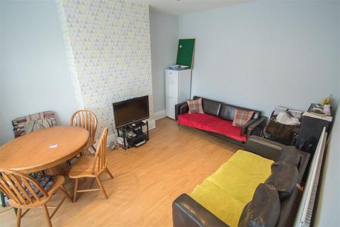 1 bedroom in a house share to rent, 21 Trelawn Terrace (Room 6), Headingley, Leeds, LS6 3JQ