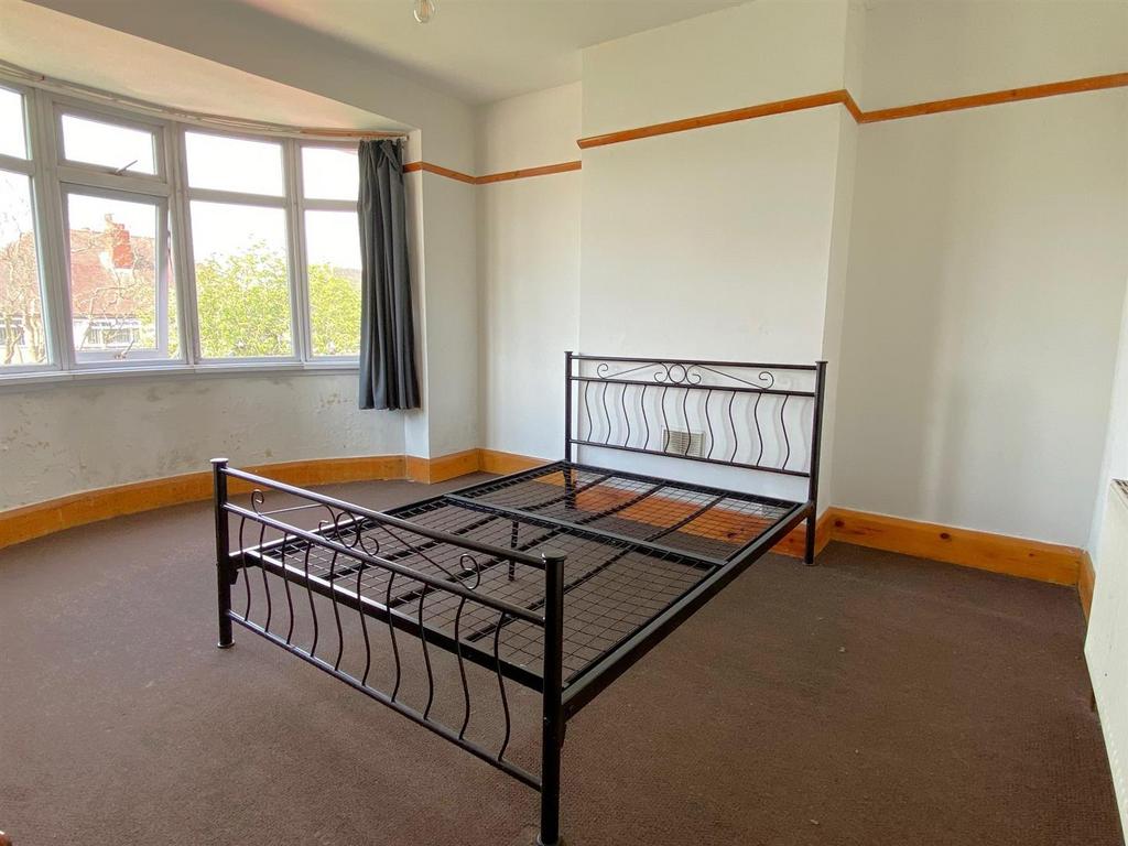 Bed2.jpg