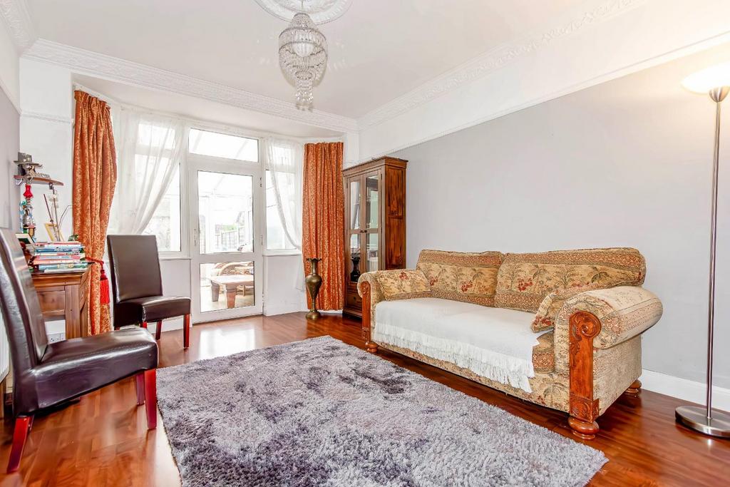 Newark Avenue, Peterborough PE1 5 bed semidetached house £350,000