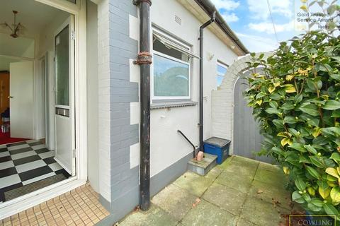 2 bedroom detached bungalow for sale - Dulverton Avenue, Westcliff-On-Sea