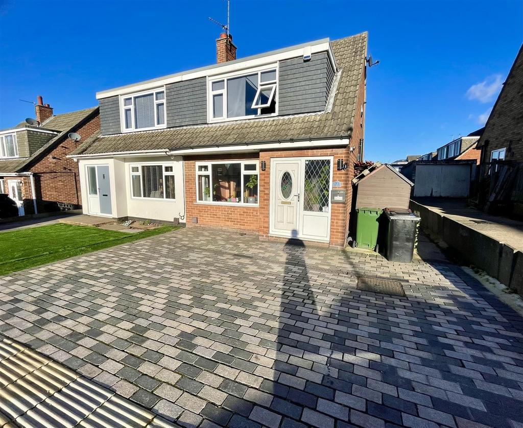 Denesway, Garforth, Leeds 3 bed semidetached house £240,000