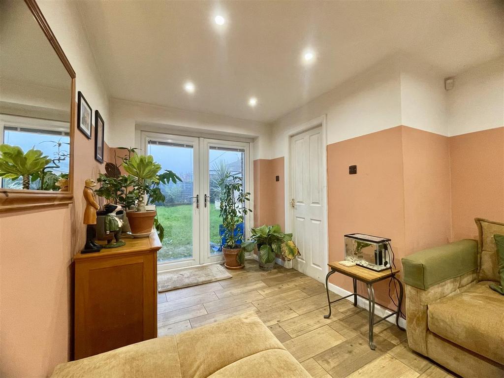 Denesway, Garforth, Leeds 3 bed semidetached house £240,000