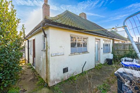 2 bedroom semi-detached bungalow for sale - Derek Road, Lancing