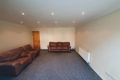 3 bedroom terraced house to rent, The Hawthorns, Pentywn, Cardiff