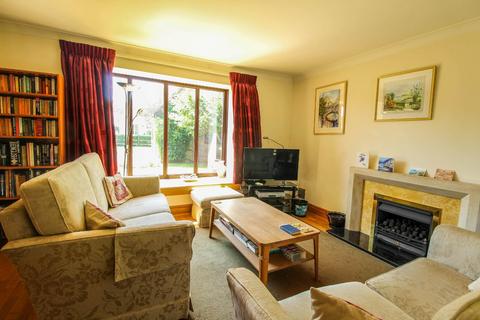 65 High Street, Harlton, Cambridge, CB23 1ES