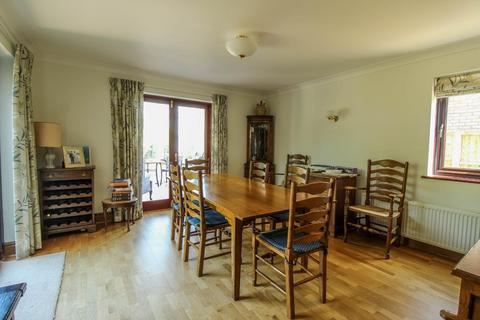 65 High Street, Harlton, Cambridge, CB23 1ES