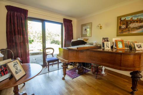 65 High Street, Harlton, Cambridge, CB23 1ES
