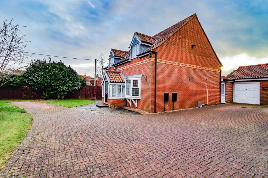 Hall Close, Carlton, StocktonOnTees, TS21 1PW 4 bed detached house for sale £325,000